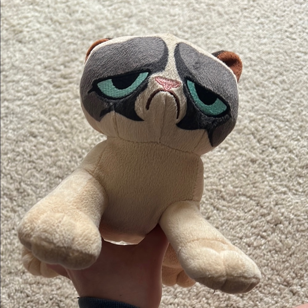 Grumpy Cat Plush Toy - Picture 6 of 6